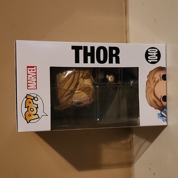 Funko Pop Thor No. 1040 Funko Pop Thor Love and Thunder - Picture 3 of 5